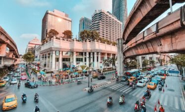Bangkok by Night: Temples, Markets and Food